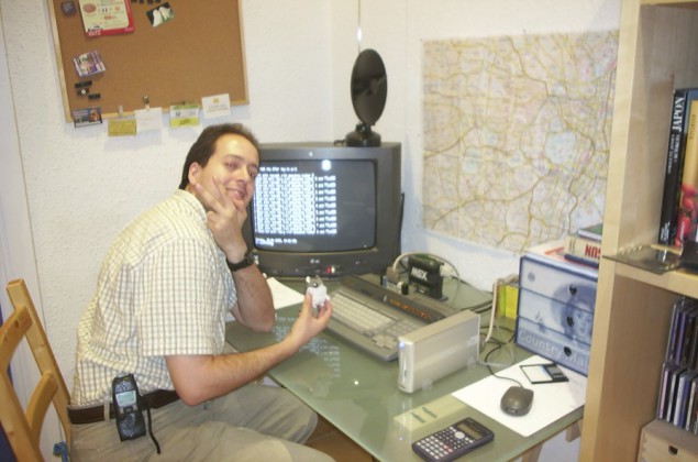 Konamiman at my place with the first successful pings from an MSX! (October 2001)